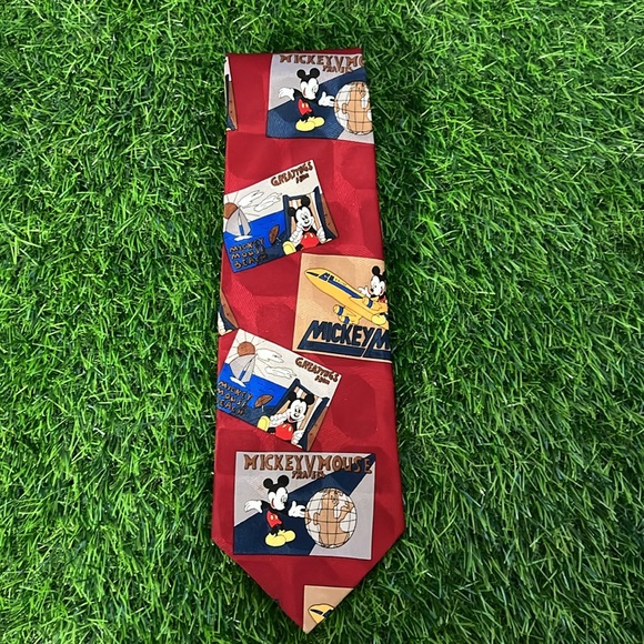 Disney Tie Mickey on Vacation GUC - Picture 1 of 11